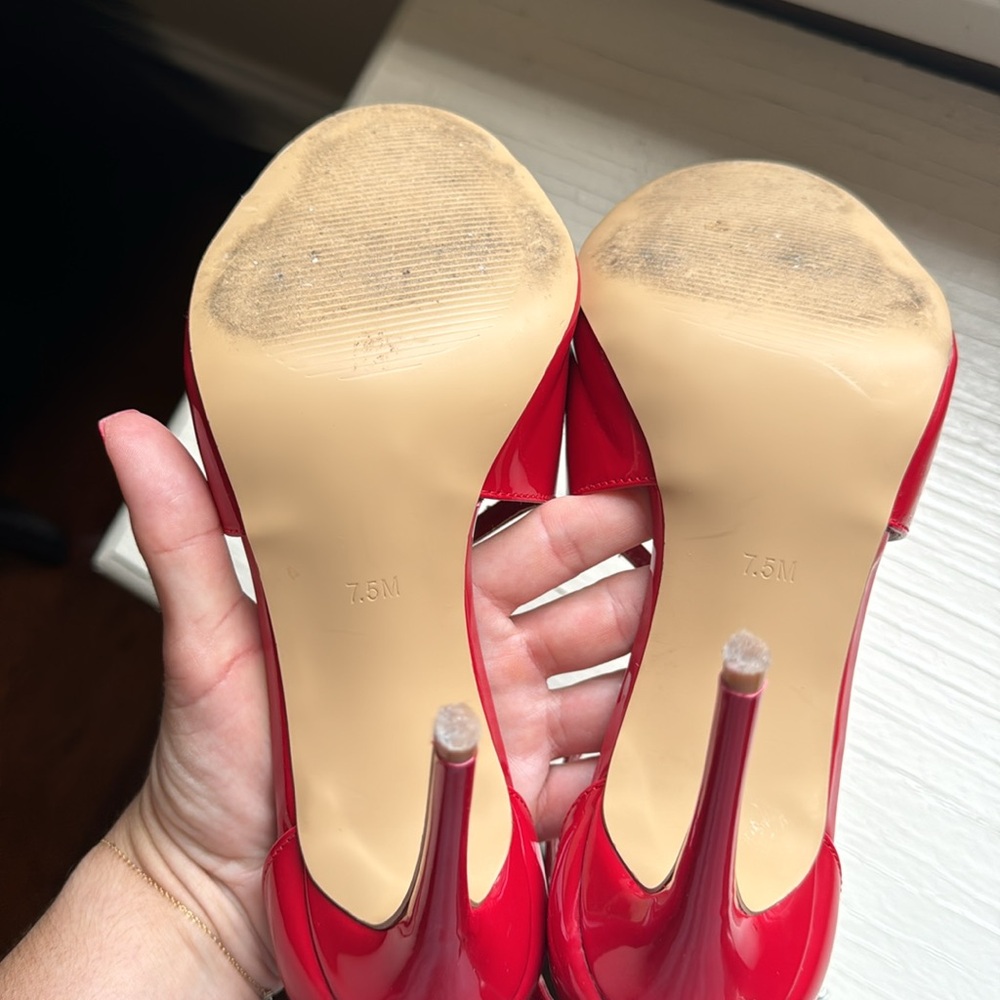 Like New Steve Madden Ace Sandals 7.5 - Picture 6 of 12